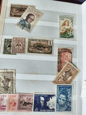 Lot anciens timbres vintage Afrique Outre-Mer Martinique Polynésie à trier colle