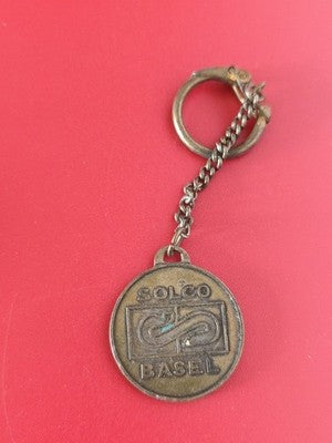 Porte-clés ancien publicitaire Solco Basel vintage, métal patiné, collection