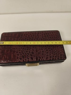 Ancien set de manucure en cuir bordeaux, écrin façon croco, métal doré
