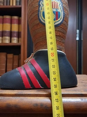 Ancien grattoir chat chaussure football FC Barcelona vintage déco sport