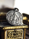 Médaille religieuse catholique vintage bronze, SANCTA INFANTIA, relief ancien