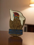 Badge ancien 1955 Amitié Germano-Soviétique GDR, relief doré, drapeaux couleur