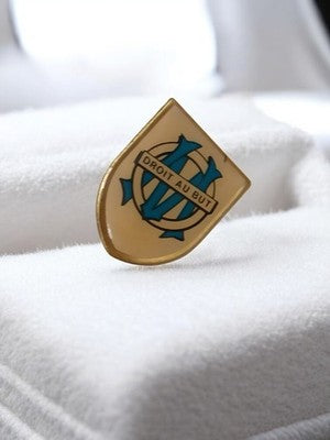 Pin's ancien Olympique de Marseille OM vintage blason Droit au But badge rétro