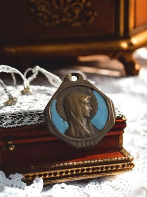Médaille religieuse vintage Vierge Marie bleu, pendentif ancien catholique