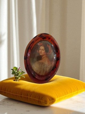 Broche ancienne portrait femme dorure sur métal style victorien ovale rétro