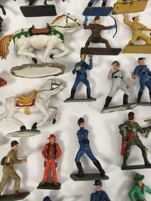 Gros lot de figurines Starlux anciennes plastique peint, cavaliers & soldats