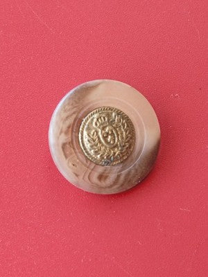 Ancien bouton vintage authentique pour collection, décoration rétro ou couture
