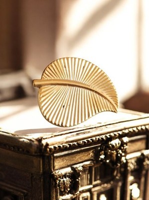 Broche feuille dorée vintage, pin’s élégant, style rétro années 70