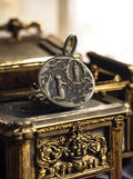 Médaille religieuse vintage métal, apparition Lourdes, relief ancien