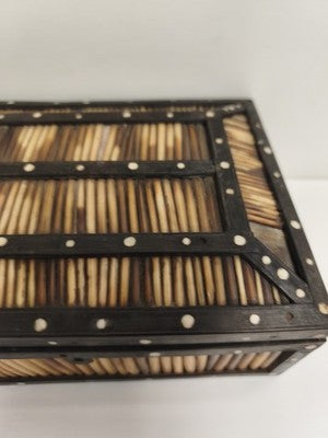Boîte rectangulaire anglo-indienne os et piquants de porc-épic incrustée