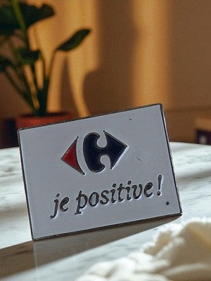 Pin's publicitaire Carrefour vintage "je positive" édition limitée