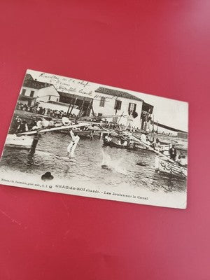 Ancienne carte postale Grau du Roi oblitérée joutes canal noir et blanc