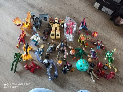 Lot 25 figurines vintage super-héros Sentai Power Rangers DBZ Batman