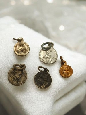 Lot 5 médailles religieuses anciennes vintage pendentifs catholiques rétro