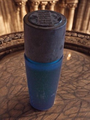 Bouteille vintage parfum Havanade Havana bleu givré ancien flacon déco