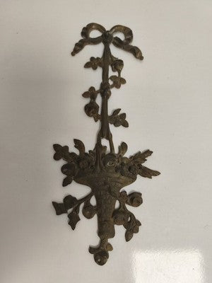Ancien ornement bronze panier fleurs style Louis XVI déco applique ruban