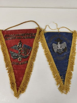 Lot de 2 fanions militaires anciens, satin frangé, Lyon-Bron Pacifique