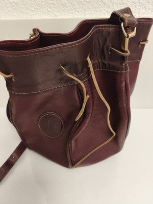 Sac seau Cartier bordeaux en cuir logo ovale, bandoulière, sac à main femme