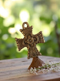 Pendentif croix vintage métal doré années 50, bijou artisanal relief
