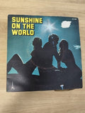 Vintage 45 tours vinyle SUNSHINE ON THE WORLD pochette silhouette rétro