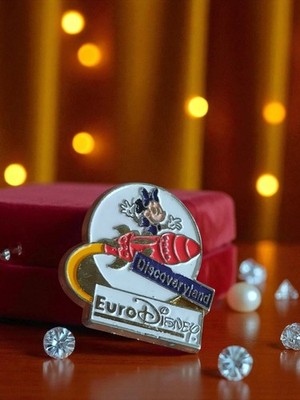 Pin's EuroDisney Discoveryland vintage émail publicitaire Mickey rare