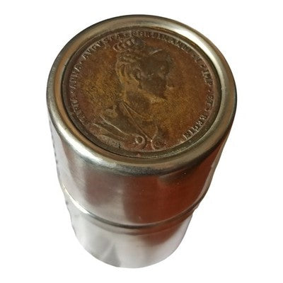 Boîte cylindrique médaillon Maria Anna Augusta, aspect métallique, pièce histori