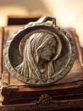 Médaille religieuse catholique vintage métal, Vierge profil ancien