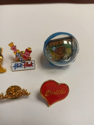 Lot of 5 vintage pins Dorothée Flik Flak Warner Bros retro cartoons