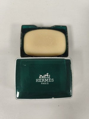 Savon Hermès Paris vintage en coffret vert et blanc, nécessaire de toilette