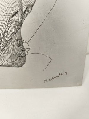 Ancienne plaque gravée gris fumé, signée numérotée 91/150, figure linéaire