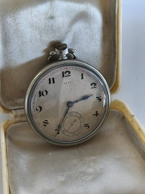 Montre de gousset ancienne UTI, cadran 24h, boîtier métal, écrin