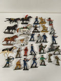 Gros lot de figurines Starlux anciennes plastique peint, cavaliers & soldats