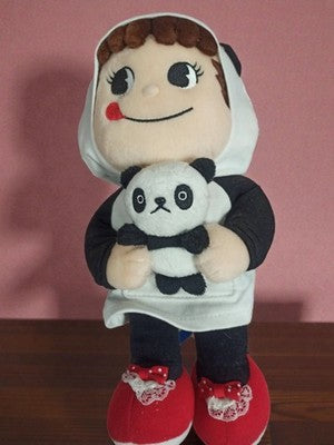 Peluche Peko-Chan vintage panda robe noire blanche chaussures rouges