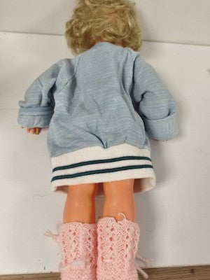Ancienne poupée Ratti Made in Italy, yeux bleus, cheveux blonds, tenue maille