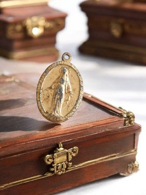 Médaille religieuse Vierge Miraculeuse plaqué or vintage catholique ovale