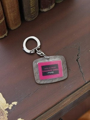 Porte-clés vintage métal Publicité Fines Grapes gris rose rétro ancien