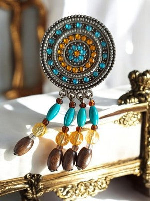 Broche vintage ronde strass turquoise jaune pendeloques perles fantaisie bohème