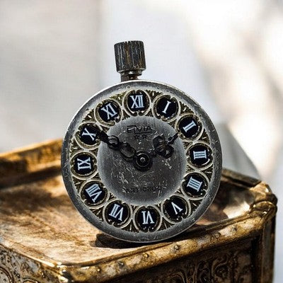 Montre mécanique Elvia vintage cadran décoré chiffres romains rétro