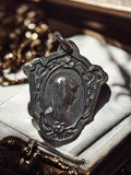 Médaille religieuse Vierge Marie bronze patiné, pendentif art sacré ancien