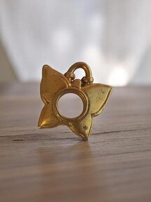 Pendentif vintage fleur métal doré années 50, bijou ancien deadstock