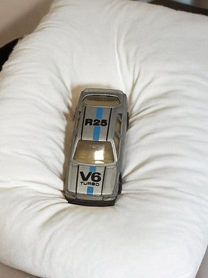 Véhicule miniature Renault R25 V6 Turbo vintage, voiture rétro argentée