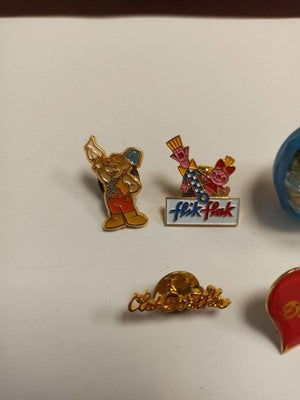 Lot of 5 vintage pins Dorothée Flik Flak Warner Bros retro cartoons