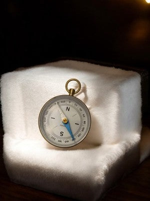 Boussole vintage à anneau laiton, ancien compas de navigation rétro déco