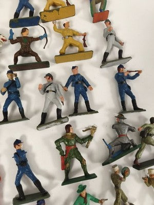 Gros lot de figurines Starlux anciennes plastique peint, cavaliers & soldats
