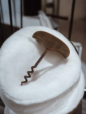 Tire-bouchon ancien vintage, poignée courbée, accessoire rétro déco