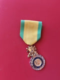 Médaille militaire ancienne vintage France 4e-5e République collection armée