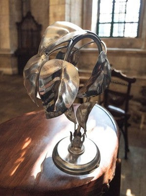 Lampe vintage années 70 métal martelé feuilles stylisées design floral