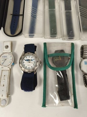 Gros lot de montres publicitaires vintage quartz, étuis, logos années 1990 varié