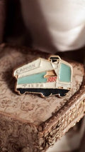 Pin's vintage camion pizza émaillé rétro publicitaire food truck