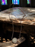 Collier vintage fantaisie pendentif boule ciselée aspect cristal chic rétro
